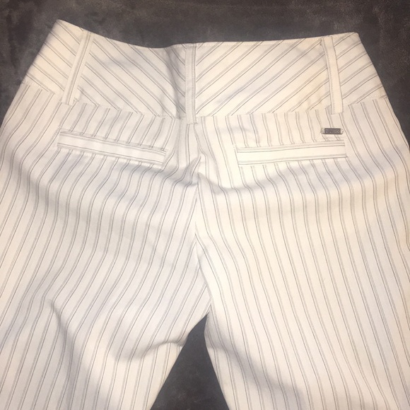 Guess Capri Pants - Picture 6 of 6